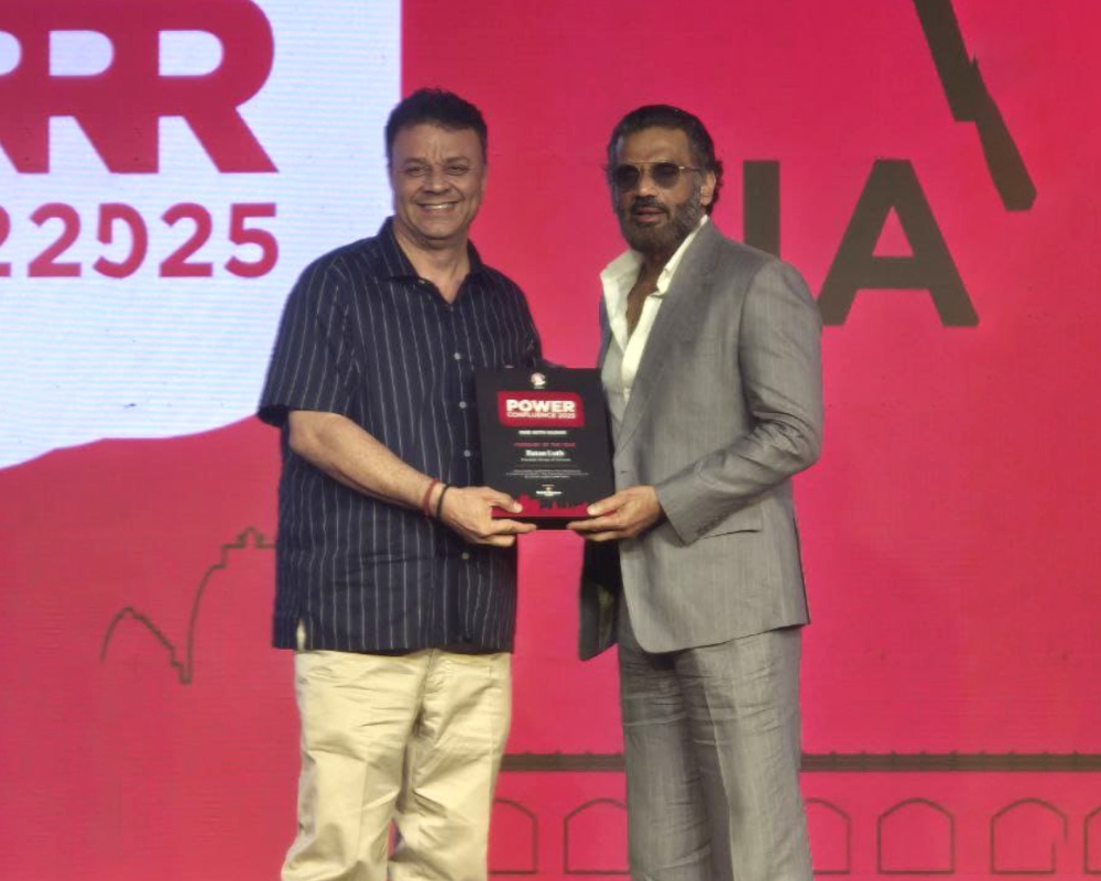 Visionary of the yearMr. Ratan Luth, Chairman of Fravashi Group of Schools was conferred with the prestigious 'Visionary of the Year' Award by 104.2 FM & The Dainik Bhaskar Group.